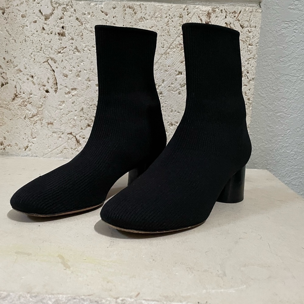 Vince knit booties, gently worn. Size 6.5.